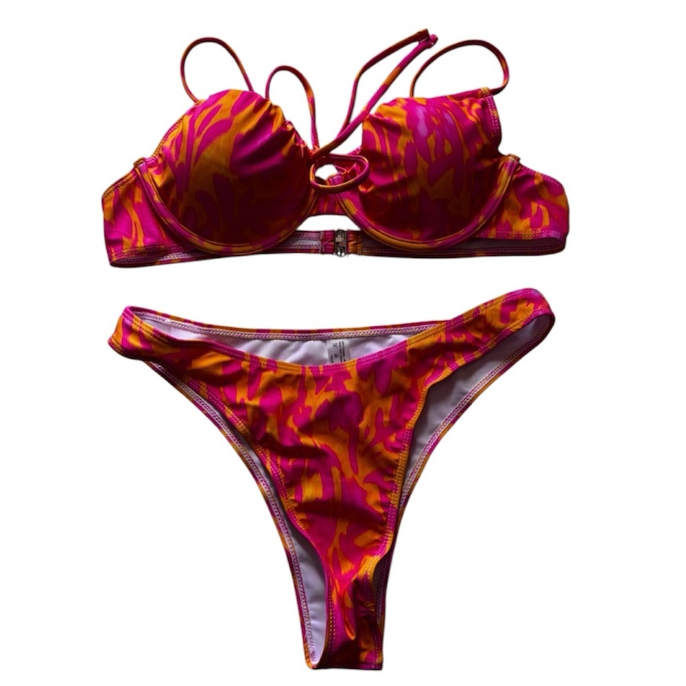 BIKINIS